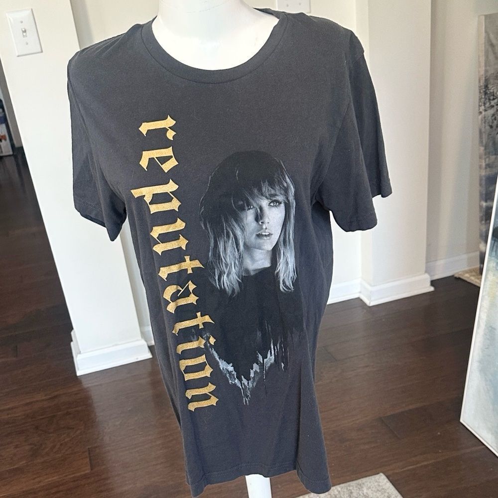 Taylor Swift Reputation Tour Concert T-Shirt M
